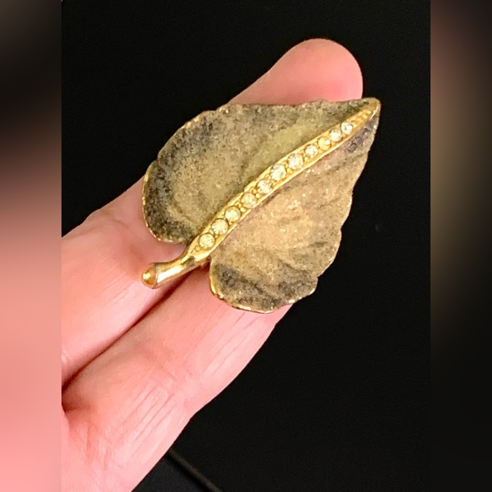 Vintage 1960s Pat Pend Crystal Leaf Brooch With a Sugar Coated / Glitter Enamel
